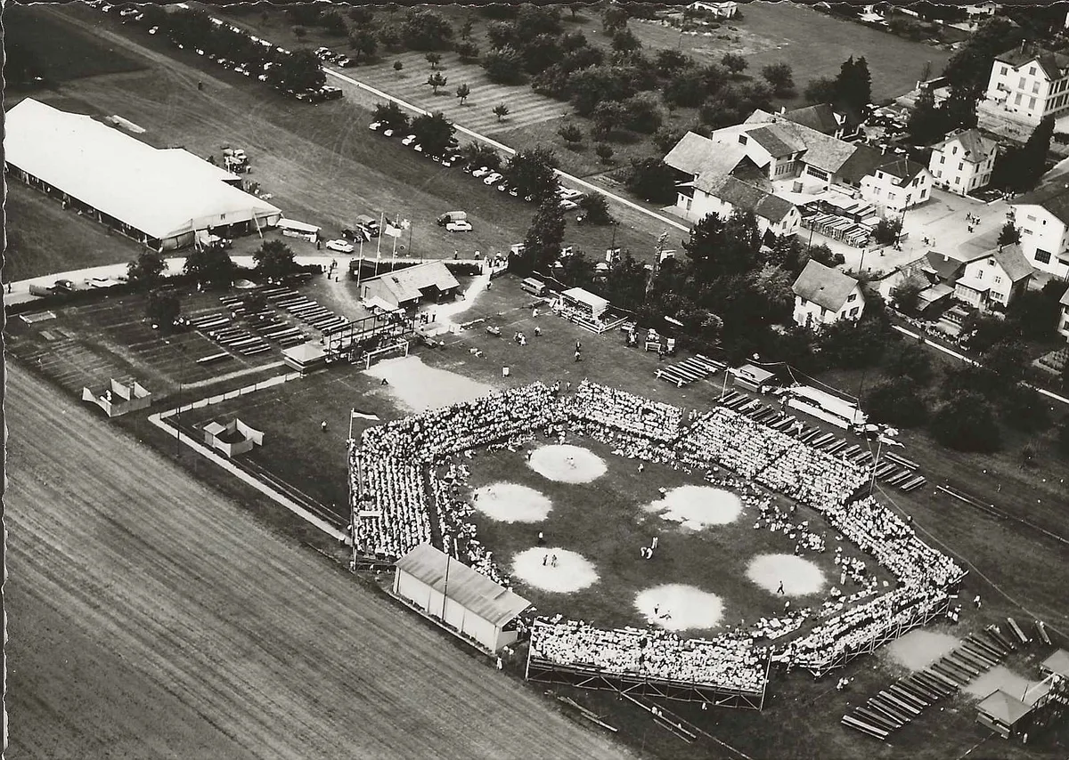 Dübendorf. Luftaufnahme von 1950. Schwingfest 1950er Jahre